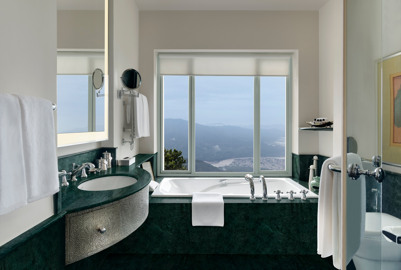 Living_Deluxe room bath